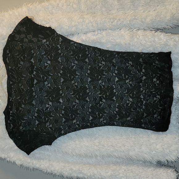 Black top - Picture 2 of 3